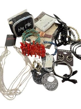 Fashion Jewelry Bundle Mixed Lot Bracelets Earrings Necklace Pill Case New